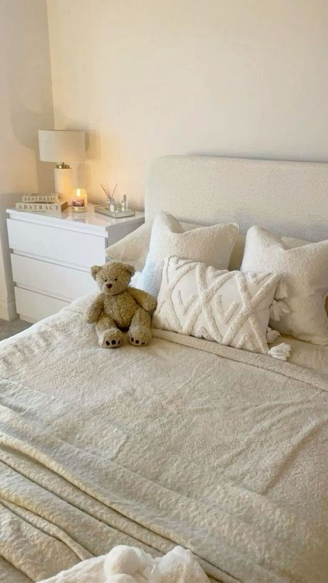 clean girl deco