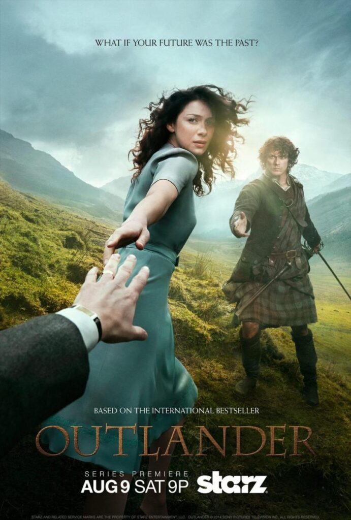 Outlander comienza en la época del levantamiento jacobita de 1745. Seguimos las aventuras de Claire Randall, una enfermera que misteriosamente retrocede en el tiempo desde 1946 hasta 1743. Aparentemente atrapada en el pasado, conoce al apuesto Highlander Jamie Fraser.