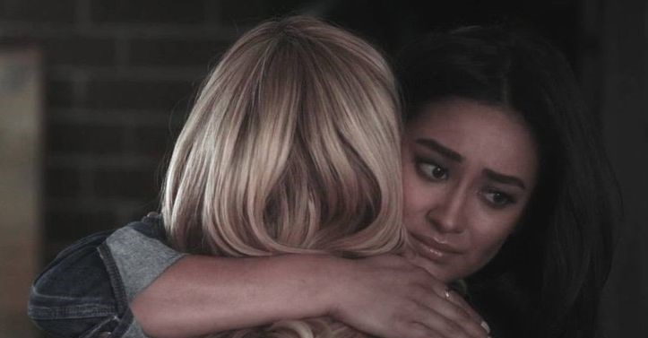 Abrazo Alison y Emily