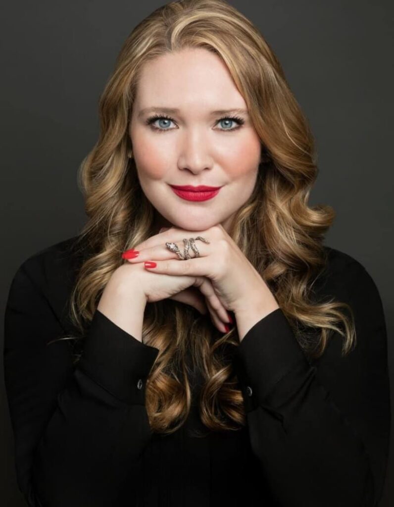 Autora de la saga ACOTAR