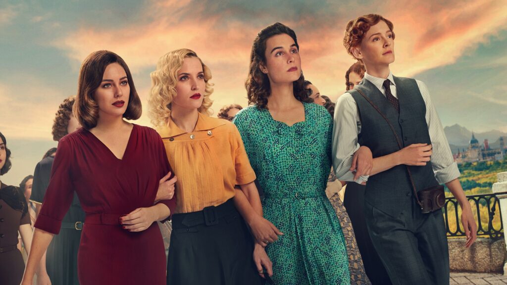 las chicas del cable caminando juntas