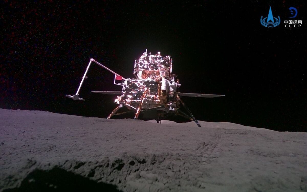 La sonda china ‘Chang’e 6’ trae a la Tierra por primera vez en la historia muestras procedentes de la cara oculta de la Luna