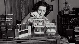 Hedy Lamarr en el laboratorio