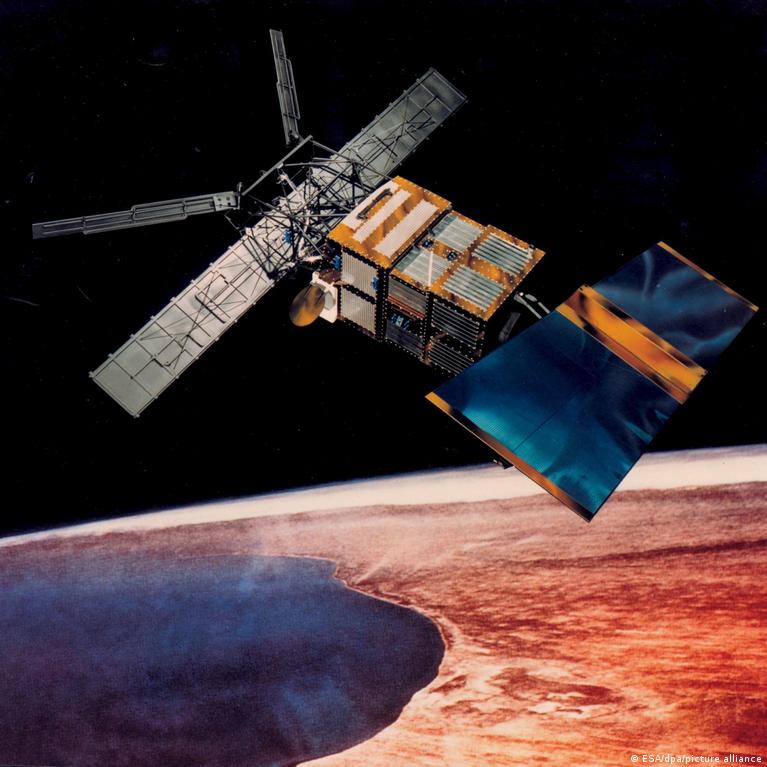 Basura espacial: se desintegra un viejo satélite europeo sobre el Océano Pacífico al volver a la Tierra