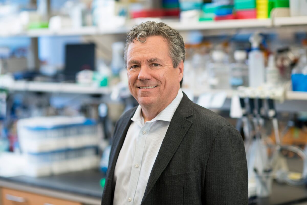 Scott Lowe, investigador: “Los gobiernos deben financiar la ciencia porque las farmacéuticas buscan ayudar, pero quieren ganar dinero”
