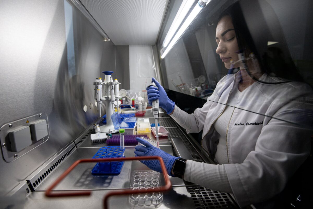 Los ‘apellidos’ del tumor revelan la clave del tratamiento en la oncología de precisión