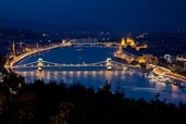 Vista aérea nocturna de Budapet