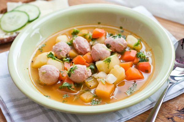 Siskonmakkarakeitto