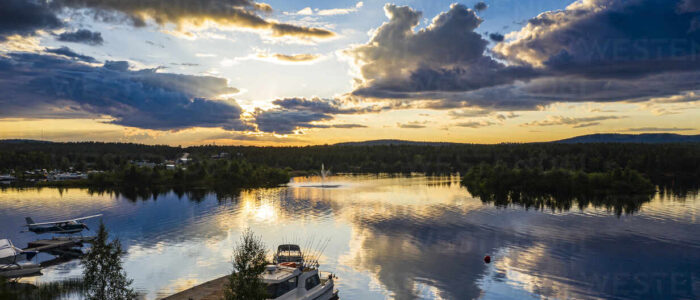 Descansa junto al lago Inari