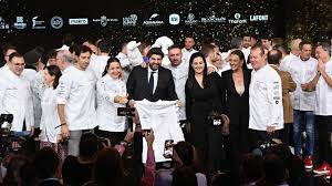 El presidente López Miras celebra con los chefs murcianos las estrellas Michelin. / Marcial Guillén / EFE