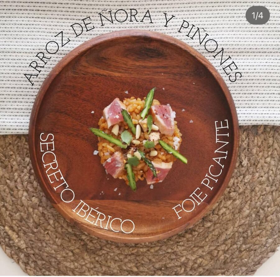 Arroz de ñora y piñones con secreto ibérico y foie picante