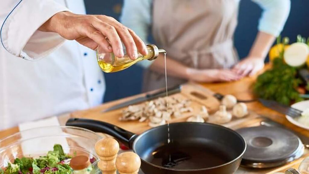 Sartén con aceite. Cuidateplus