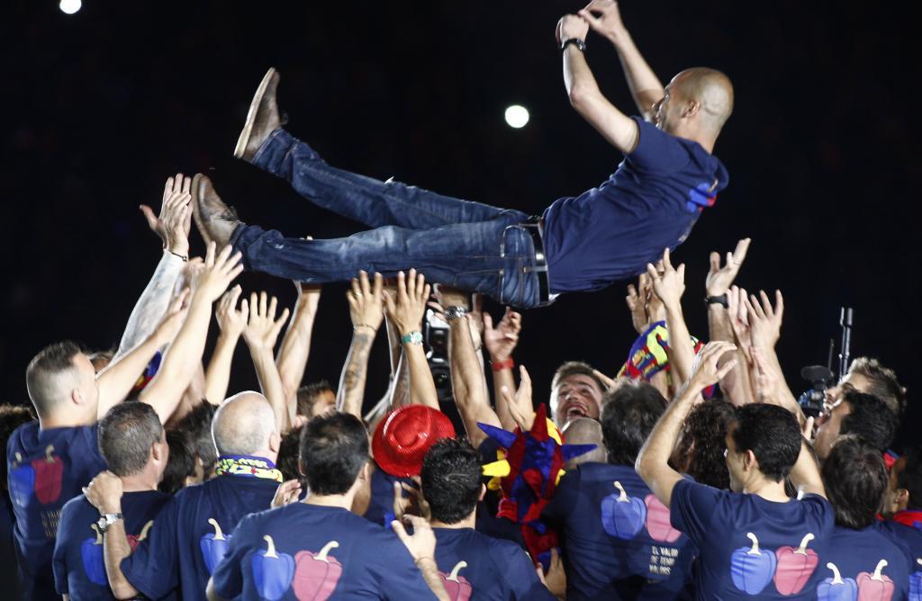 Celebración del sexteto de Guardiola