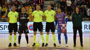 Los capitanes en el sorteo.
