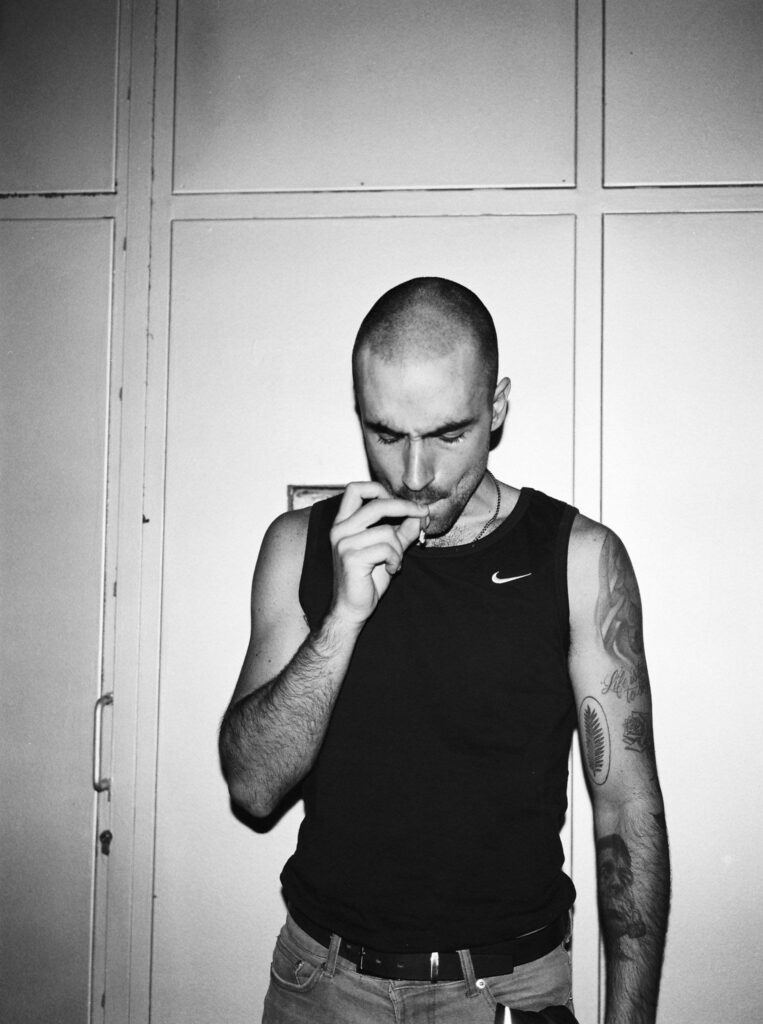 Ébano fumando