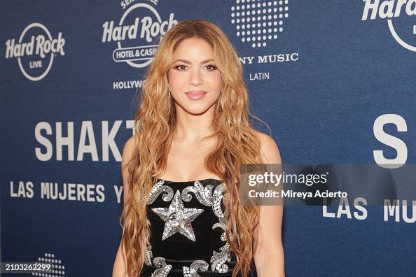 shakira-pose
