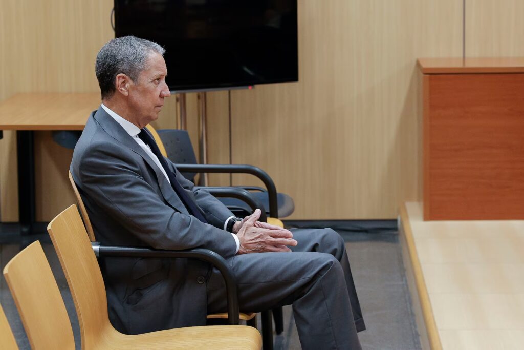  El exministro y expresident de la Generalitat Eduardo Zaplana en los juzgados de València