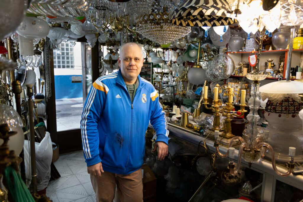 Rubén Céspedes, en Lámparas Céspedes, el 26 de noviembre de 2025.