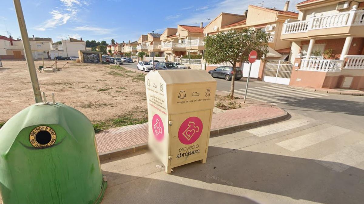 Fallece un joven en un contenedor de ropa