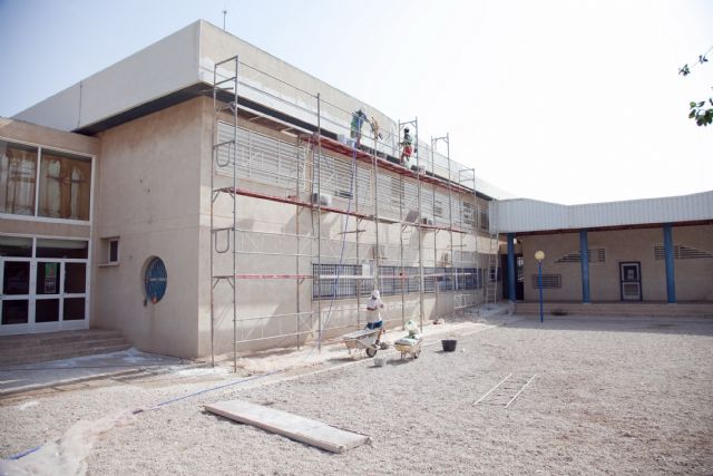 Fachada de colegio en reformas