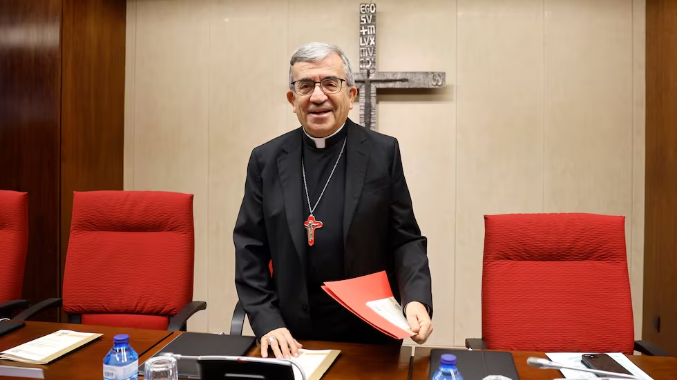 Luis Argüello, arzobispo de Valladolid y presidente de la Conferencia Episcopal Española, este martes antes del comienzo de la Asamblea Plenaria de la CEE | Samuel Sánchez