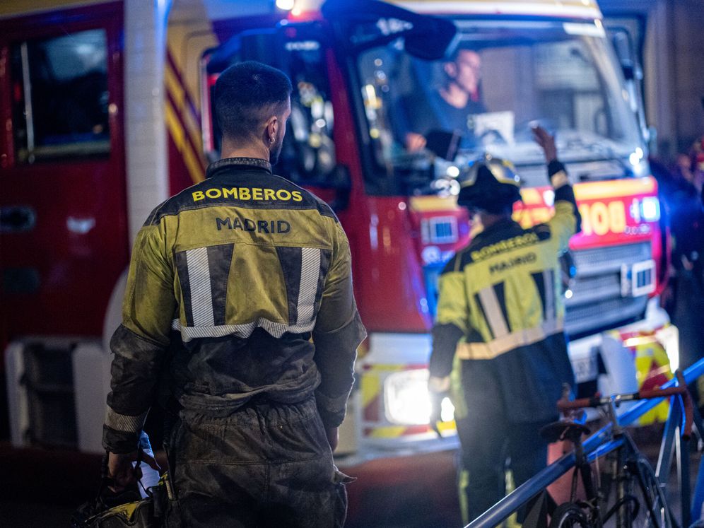 Un incendio en un garaje de Colmenar Viejo (Madrid) obliga a desalojar a 150 personas y deja 6 heridos