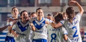 Las jugadoras del CE Europa celebran su pase a octavos de final. Fuente: @ceeuropa.