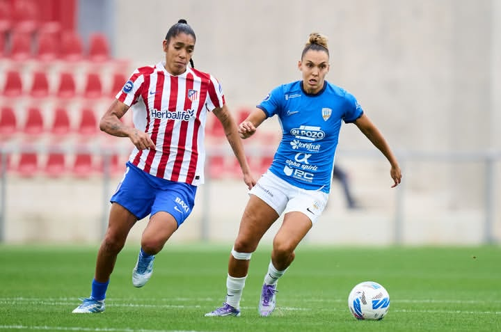 Yaiza Relea 'Yiyi', en una acción durante el último partido de liga del Alhama. Fuente: @alhamaelpozo.
