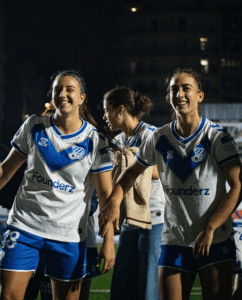 Haizea Auranga y Carla Sánchez celebran el pase a octavos de final de la Copa de la Reina. Fuente: @ceeuropa.