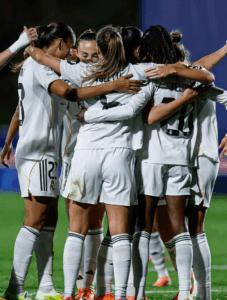 Las jugadoras del Real Madrid celebran un gol marcado. Fuente: @realmadridfem.