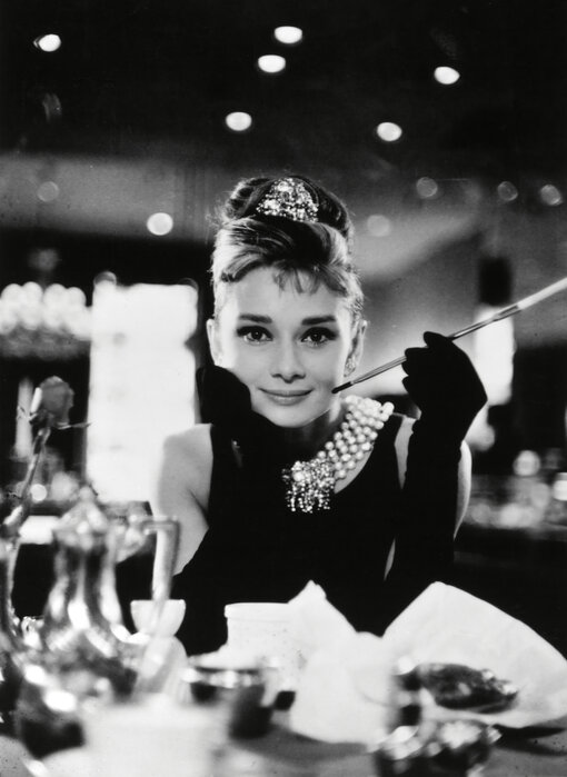 audrey hepburn en la pelicula desayuno con diamantes
