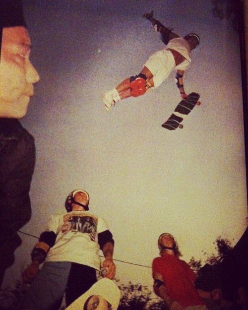 gente haciendo skate
