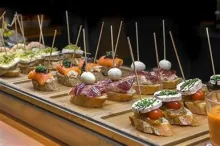 Sabores en miniatura, tradición en cada bocado.