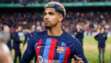 Araujo con la camiseta del FCBarcelona 